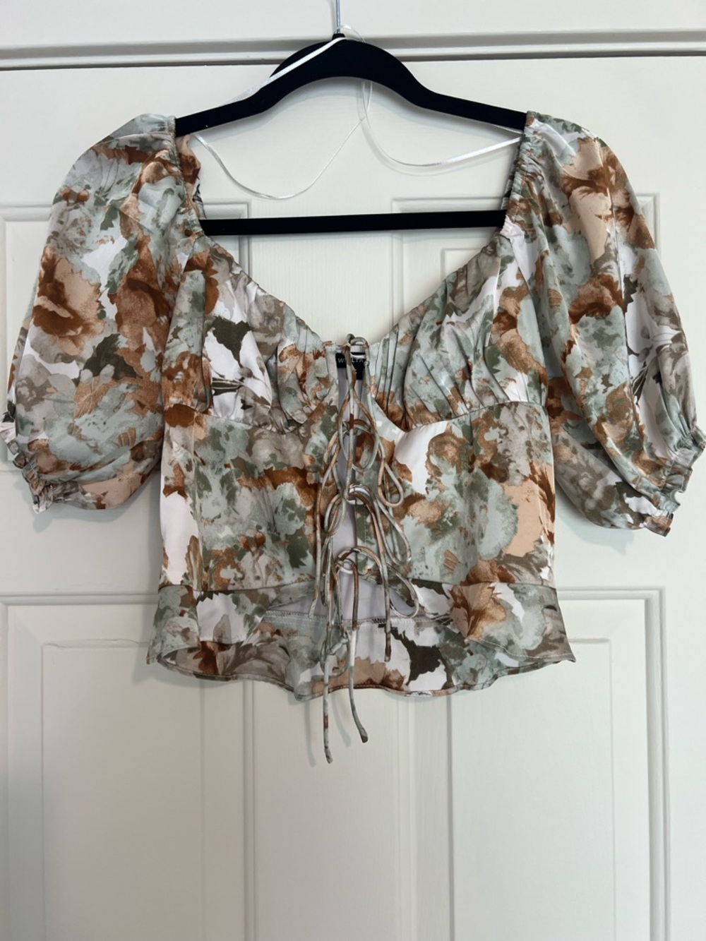 Puff Sleeve Lace-Up Floral Crop Top in Sage & Brown